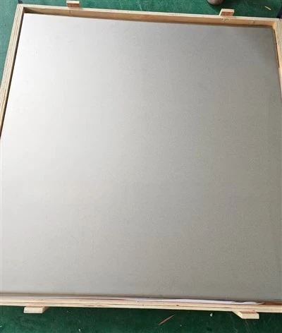 Vysoko pevná titánová doska